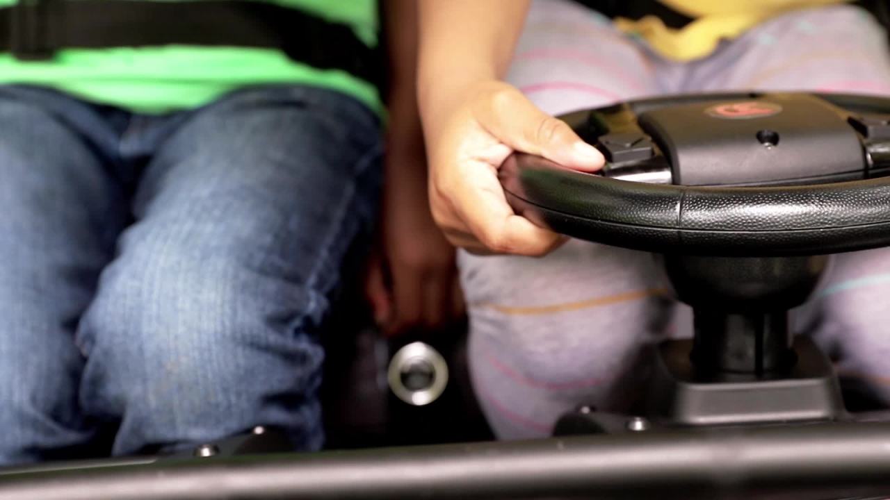 thumbnail video image 2 of Realtree 24V UTV, 2 of 14