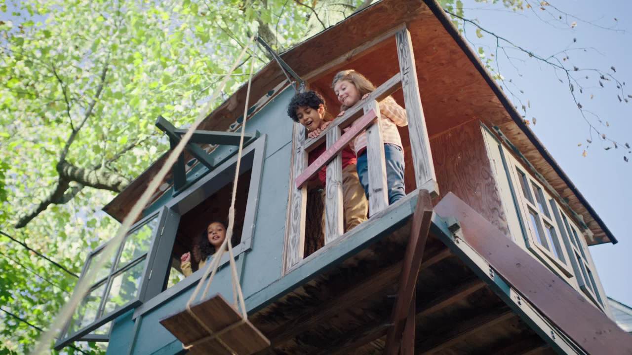 thumbnail video image 2 of Sara Lee Honey Wheat Bread, 20 oz, Sandwich Bread, Bag, 2 of 9