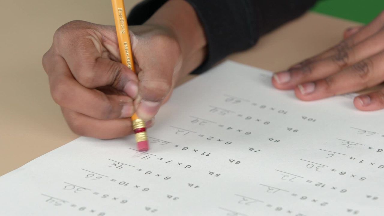 thumbnail video image 2 of Paper Mate EverStrong #2 Pencils, Reinforced, Break-Resistant Lead When Writing, 72-Count, 2 of 9