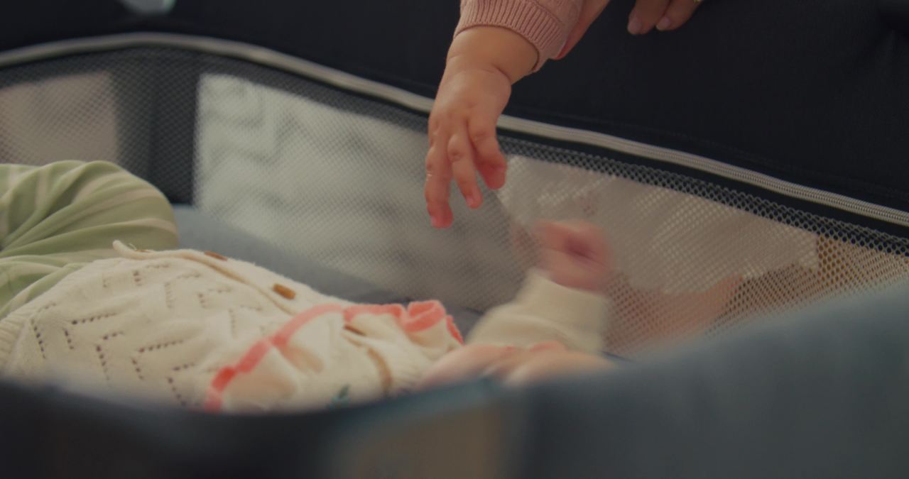 thumbnail video image 2 of Graco On The Go Zip Infant Playard, Reeves, 2 of 8