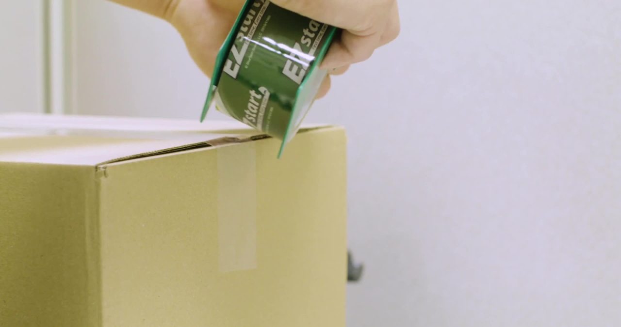 thumbnail video image 2 of Duck Brand EZ Start Packing Tape with Dispenser, 1.88 in x 25 yd, Clear, 1 Roll, 2 of 11