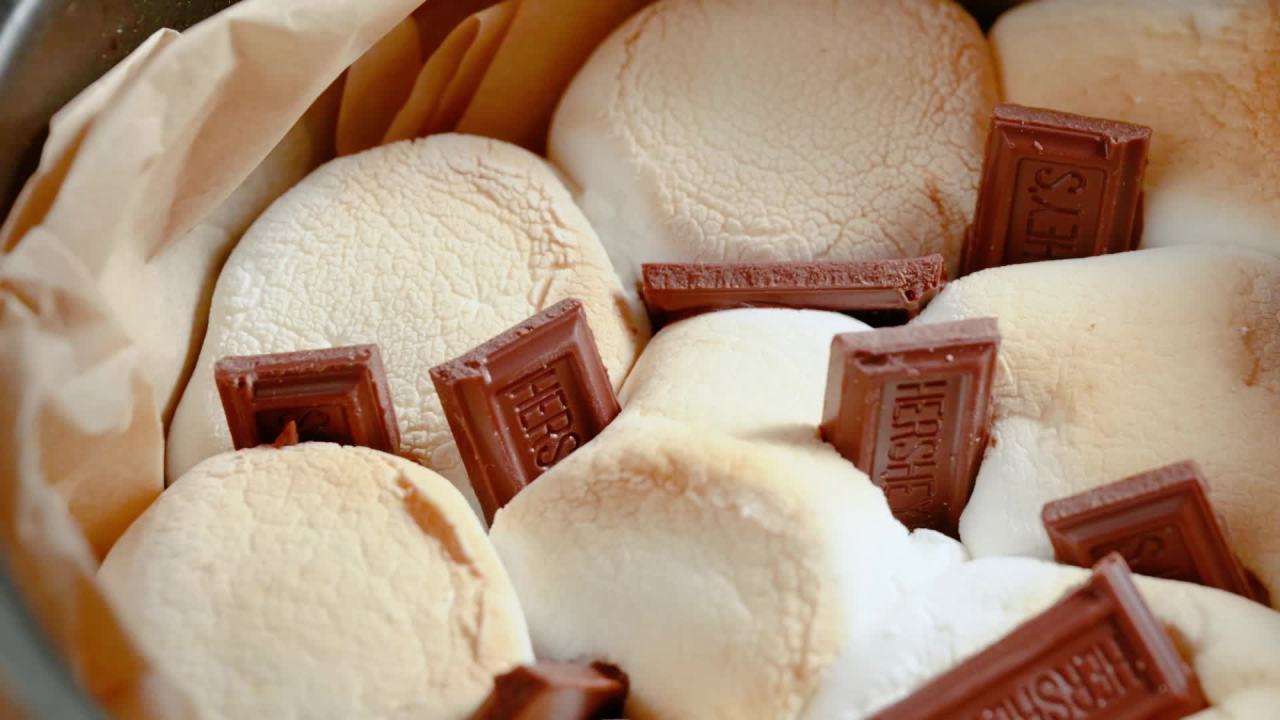 thumbnail video image 2 of (8 pack) Jet-Puffed Jumbo Extra Large Marshmallows, 1.5 lb Bag, No Allergen-Free Claims Apply, 2 of 17