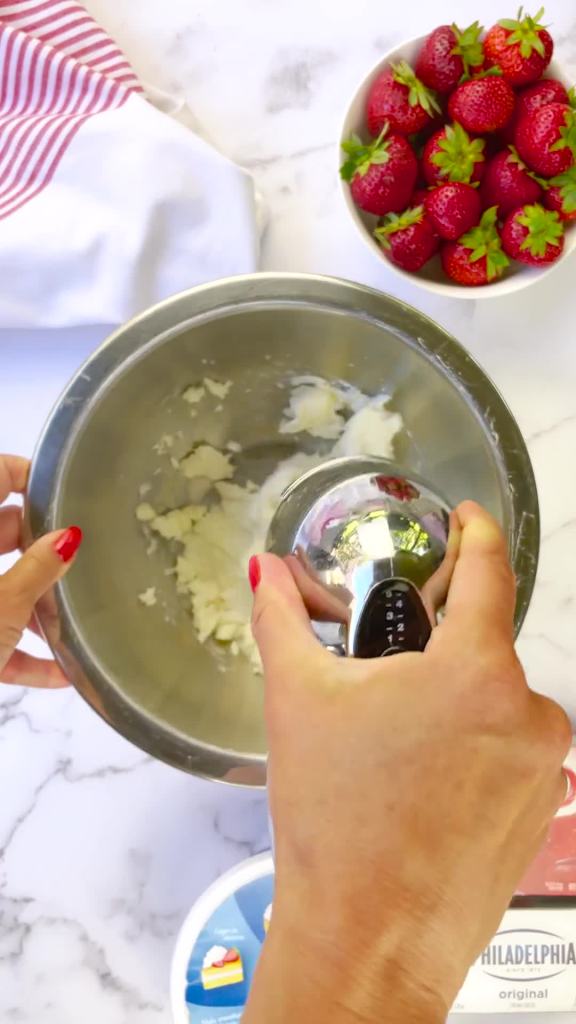 thumbnail video image 2 of Jell-O Strawberry Gelatin Dessert Mix Value Pack, 4 ct Pack, 3 oz Boxes, 2 of 9