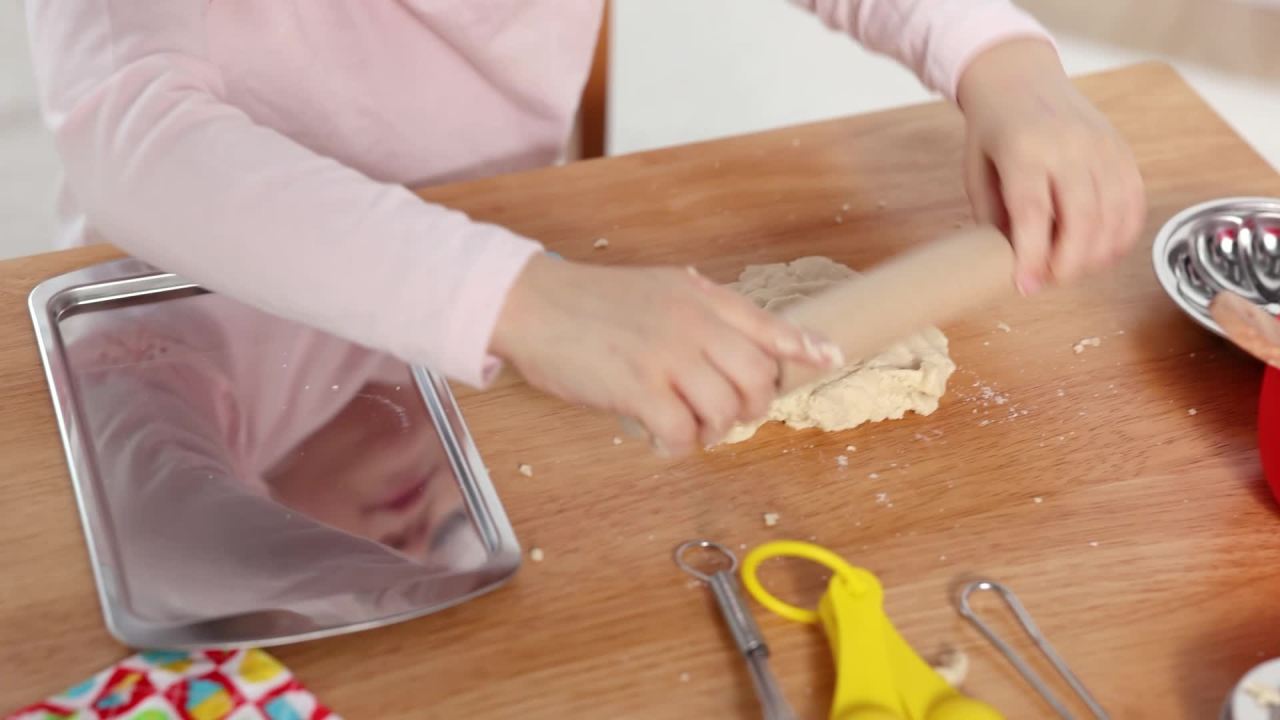 thumbnail video image 2 of MELISSA & DOUG Let's Play House! Baking Play Set, 2 of 10