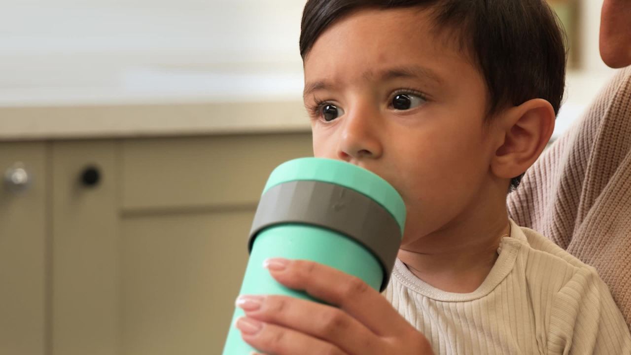 thumbnail video image 2 of (2 pack) Tommee Tippee 3-in-1 Insulated Toddler Convertible Cup, 18m+, 10oz, Spill-Proof, Green, 1 Pack, 2 of 10