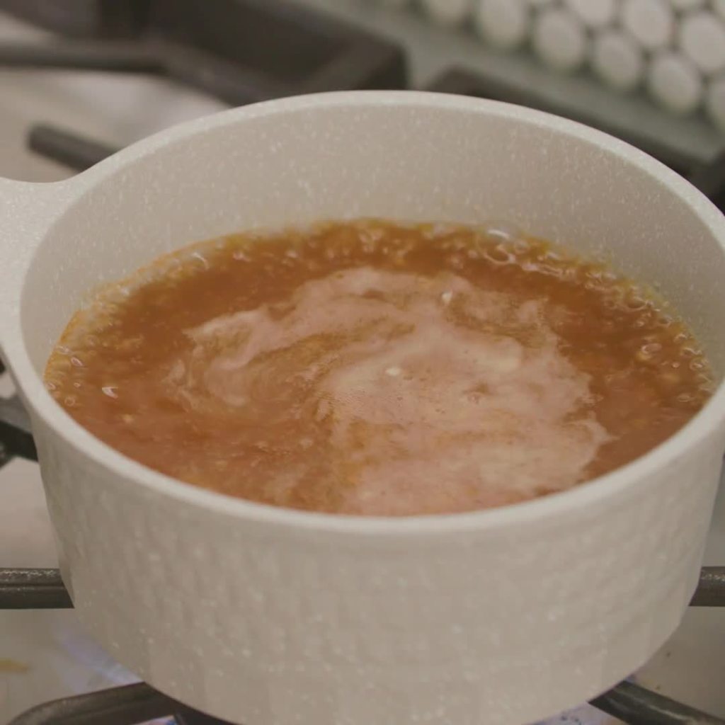 thumbnail video image 2 of Heinz HomeStyle Pork Gravy, 12 oz Jar, 2 of 16