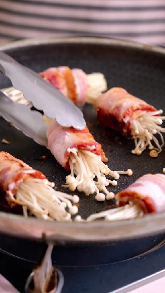 thumbnail video image 2 of Bibigo Original Korean BBQ Marinade & Sauce, 16.9 oz, 2 of 16