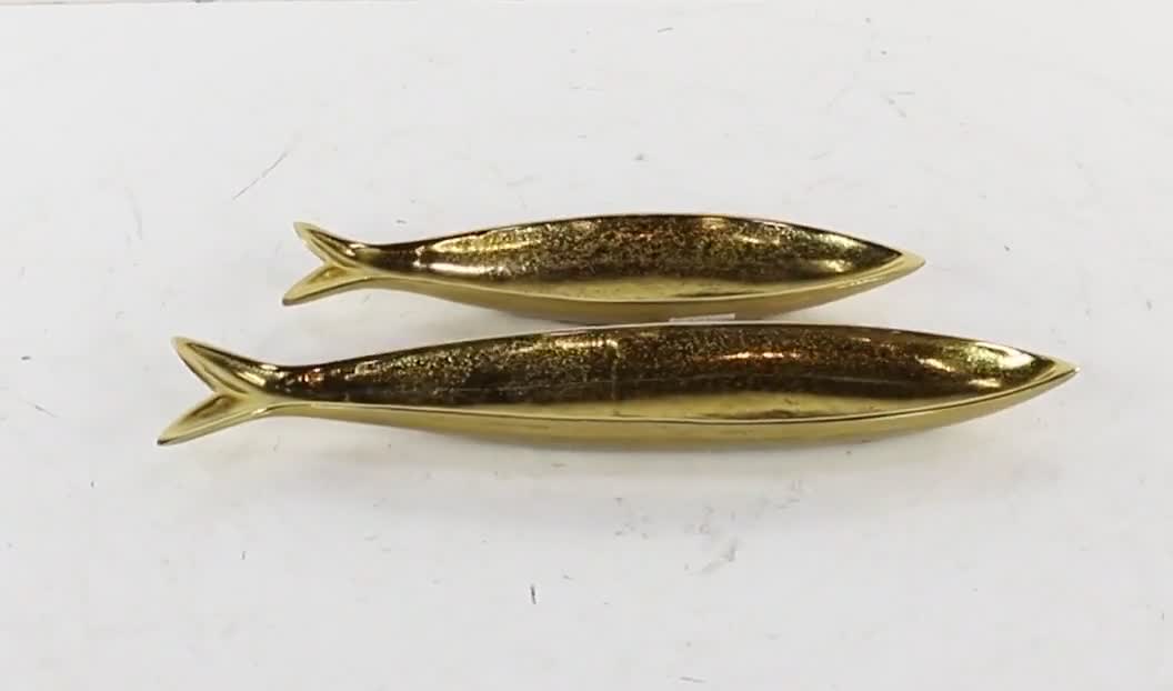 thumbnail video image 2 of CosmoLiving by Cosmopolitan 24", 17"W Gold Aluminum Metal Fish Tray, 2-Pieces, 2 of 9