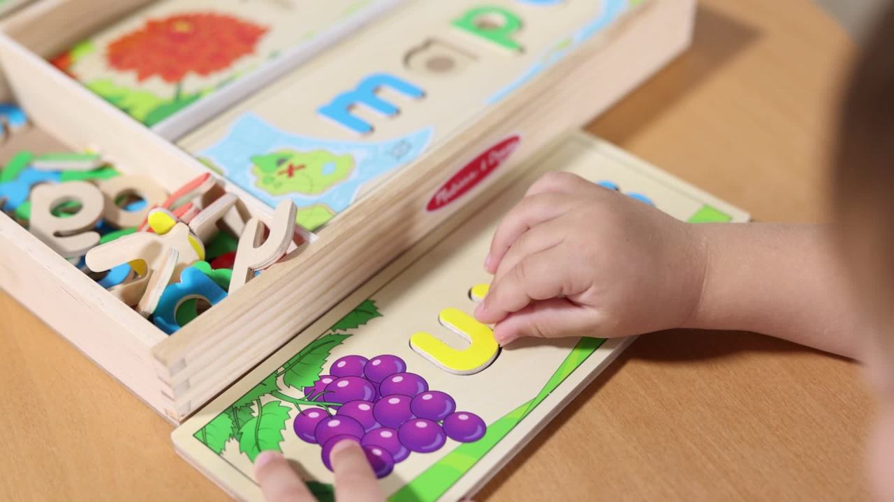 thumbnail video image 2 of Melissa & Doug Spanish See & Spell Educational Language Learning Toy - FSC-Certified Materials, 2 of 3
