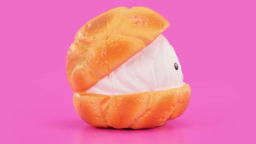 thumbnail video image 2 of La Squish Kitty La Creme by ZURU - Scented Slow Rise Squishy Cream Puff Kitty Cat Toy for Kids Ages 3+, 2 of 8